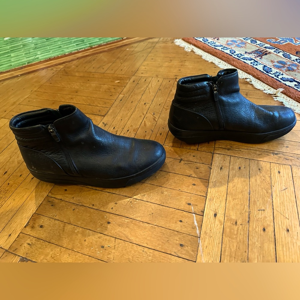 MBT Chelsea boot zip up size 9